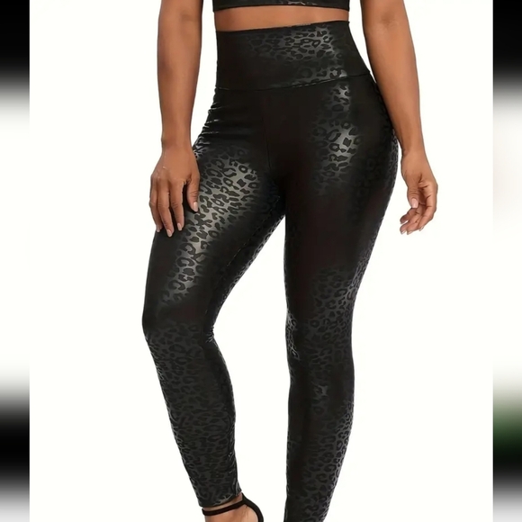 Suzy Shier Pants - NWOT Suzy Shier Faux Leather Leggings – Size TP/XS